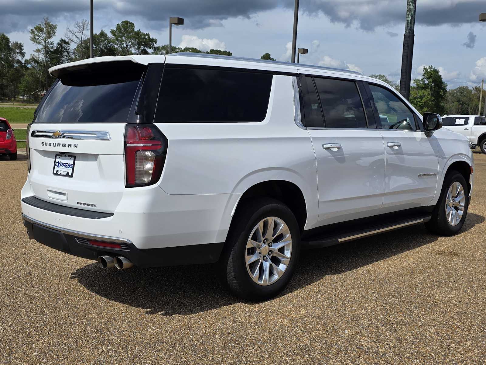 2023 Chevrolet Suburban Premier photo 3