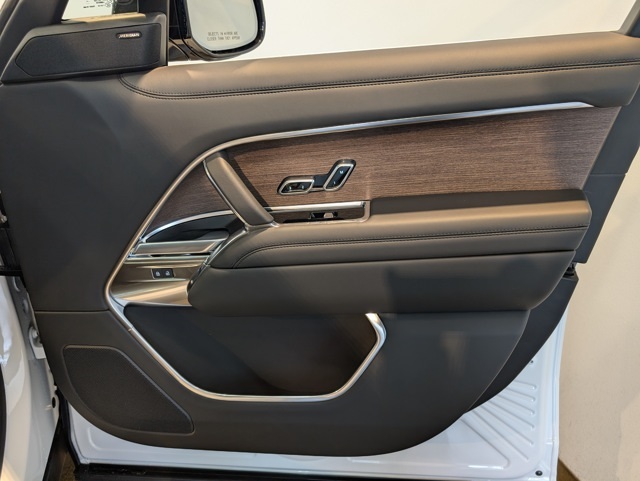 2025 Land Rover Range Rover SE photo 29