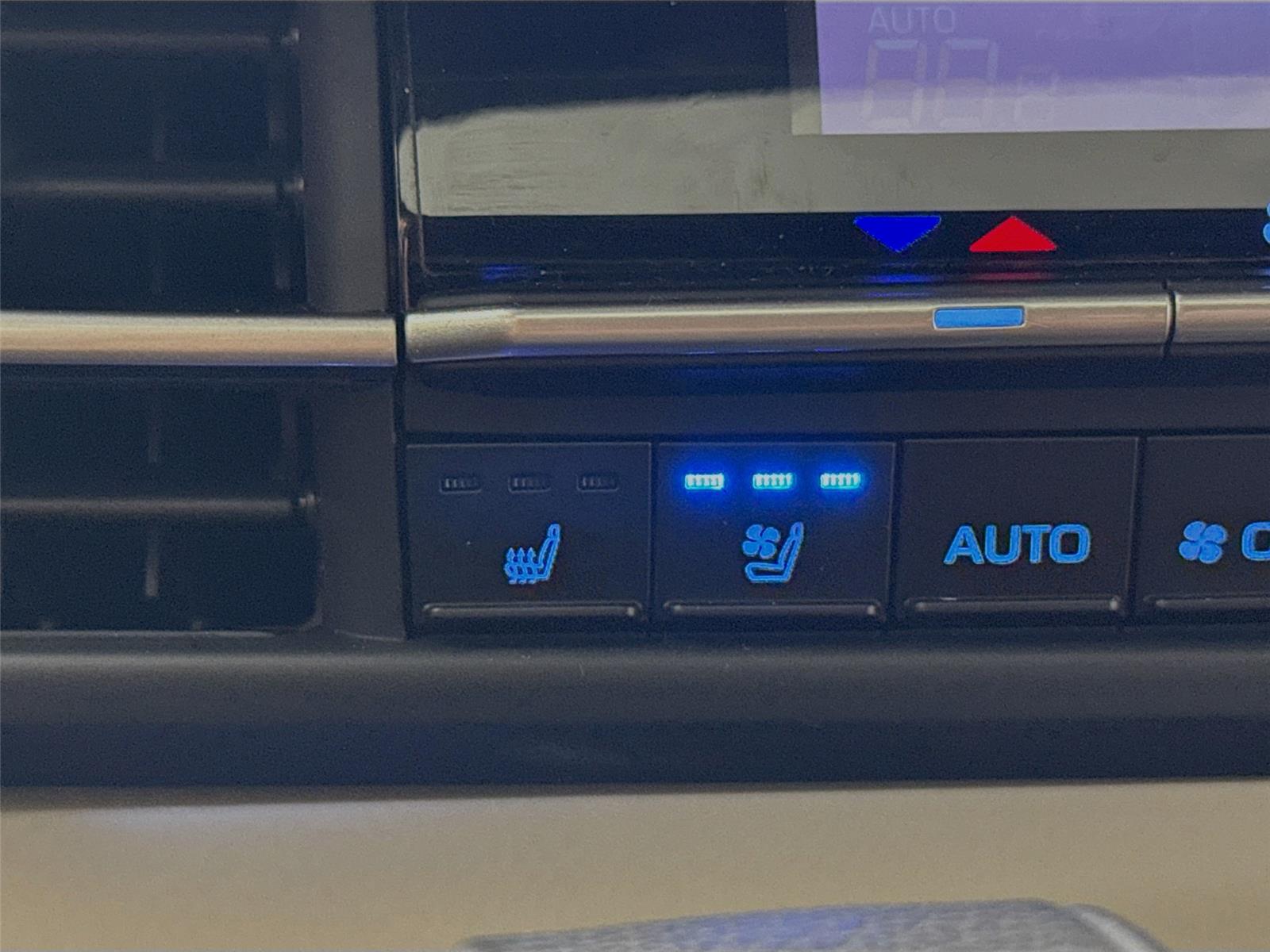 2023 Toyota Sienna Platinum photo 29