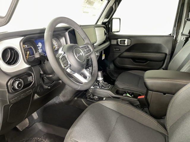 2025 Jeep Wrangler Sahara photo 20