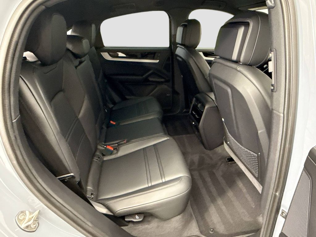 2025 Porsche Cayenne Coupe Base photo 20
