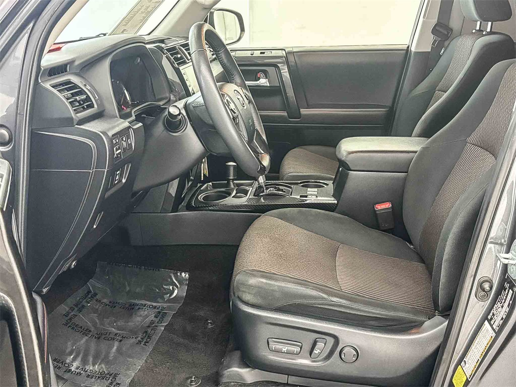 2020 Toyota 4Runner TRD Off-Road photo 17
