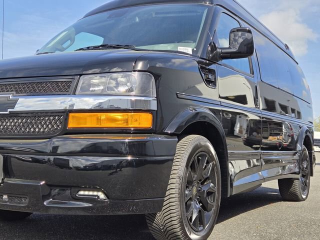 2025 Chevrolet Express Cargo 2500 Work photo 2