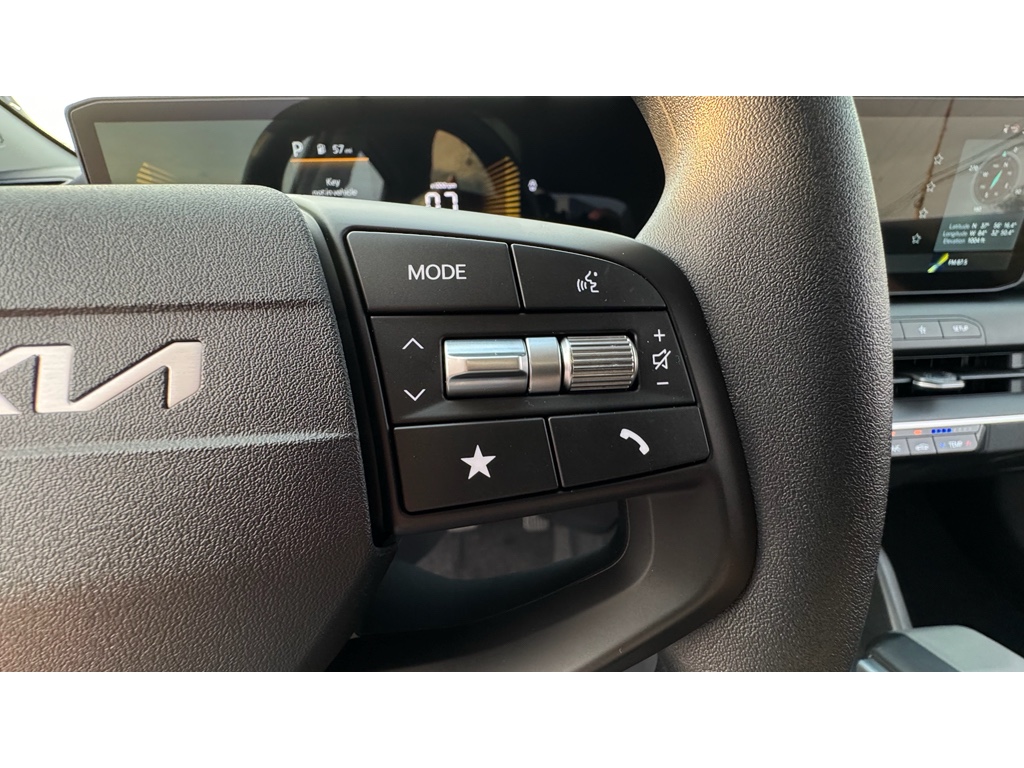 2025 Kia K4 LXS photo 9