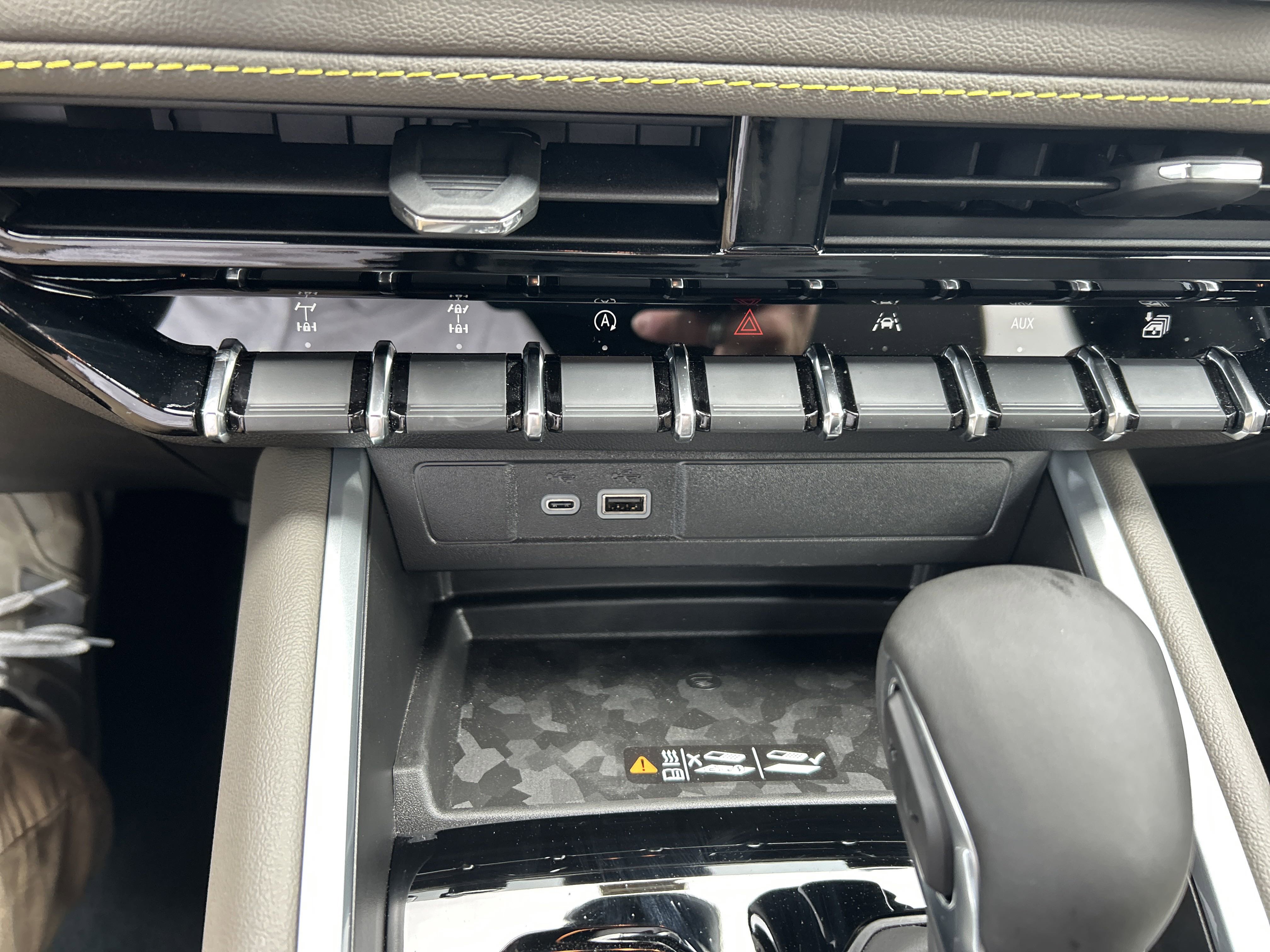 2025 Chevrolet Colorado ZR2 photo 2