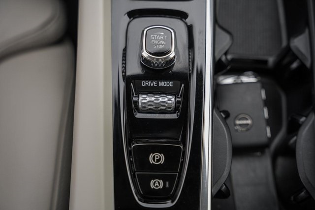 2019 Volvo XC60 T5 Momentum photo 23