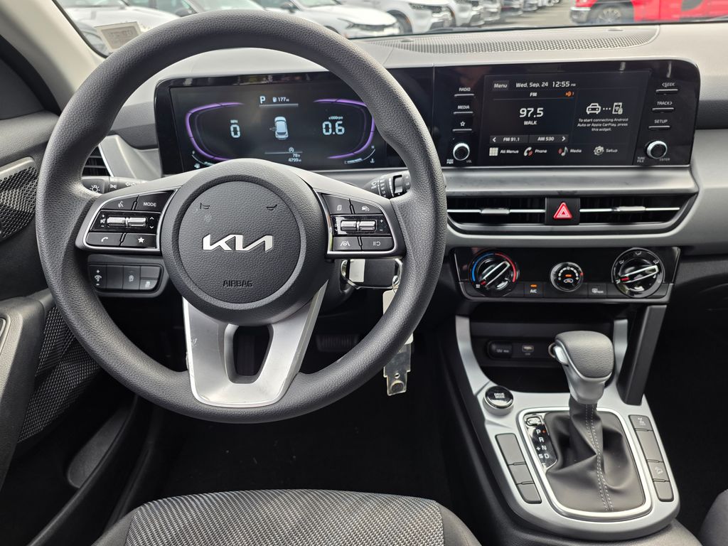 2025 Kia Seltos LX photo 9