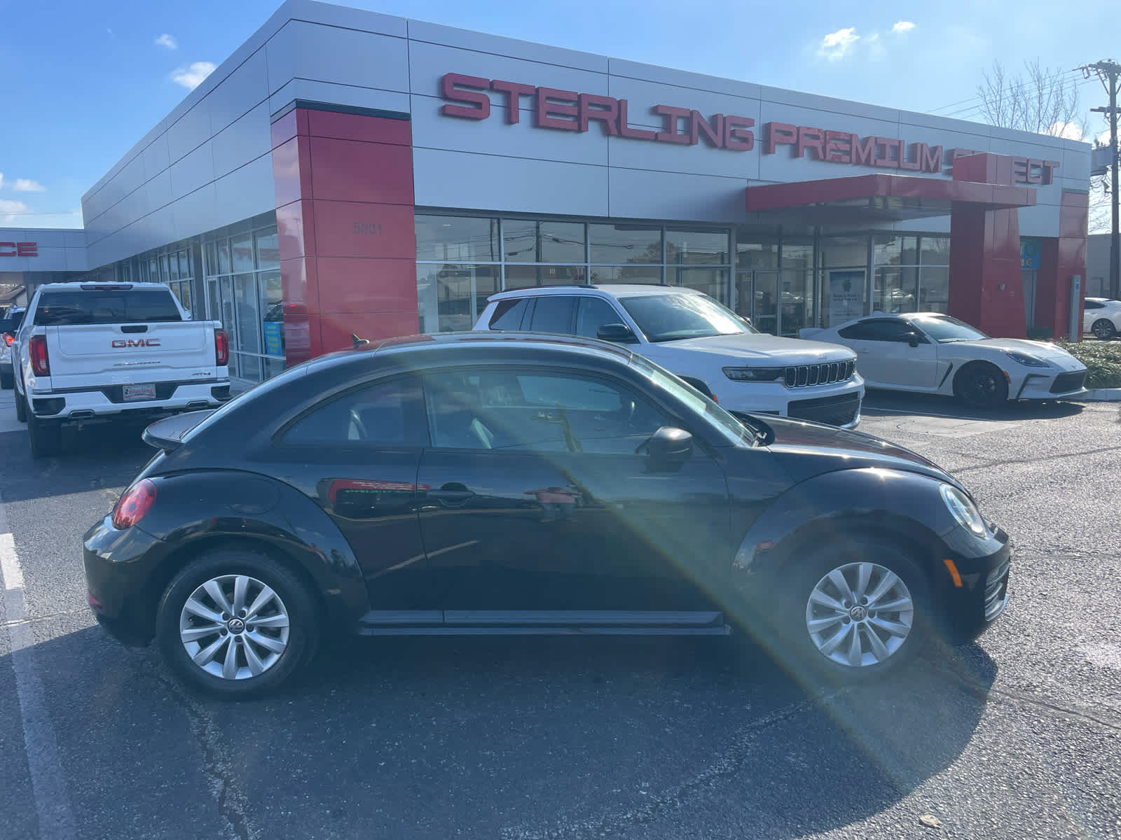 2017 Volkswagen Beetle S's photo