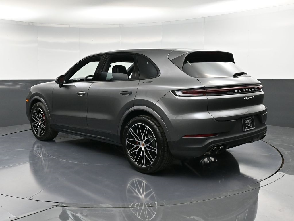 2025 Porsche Cayenne S photo 2