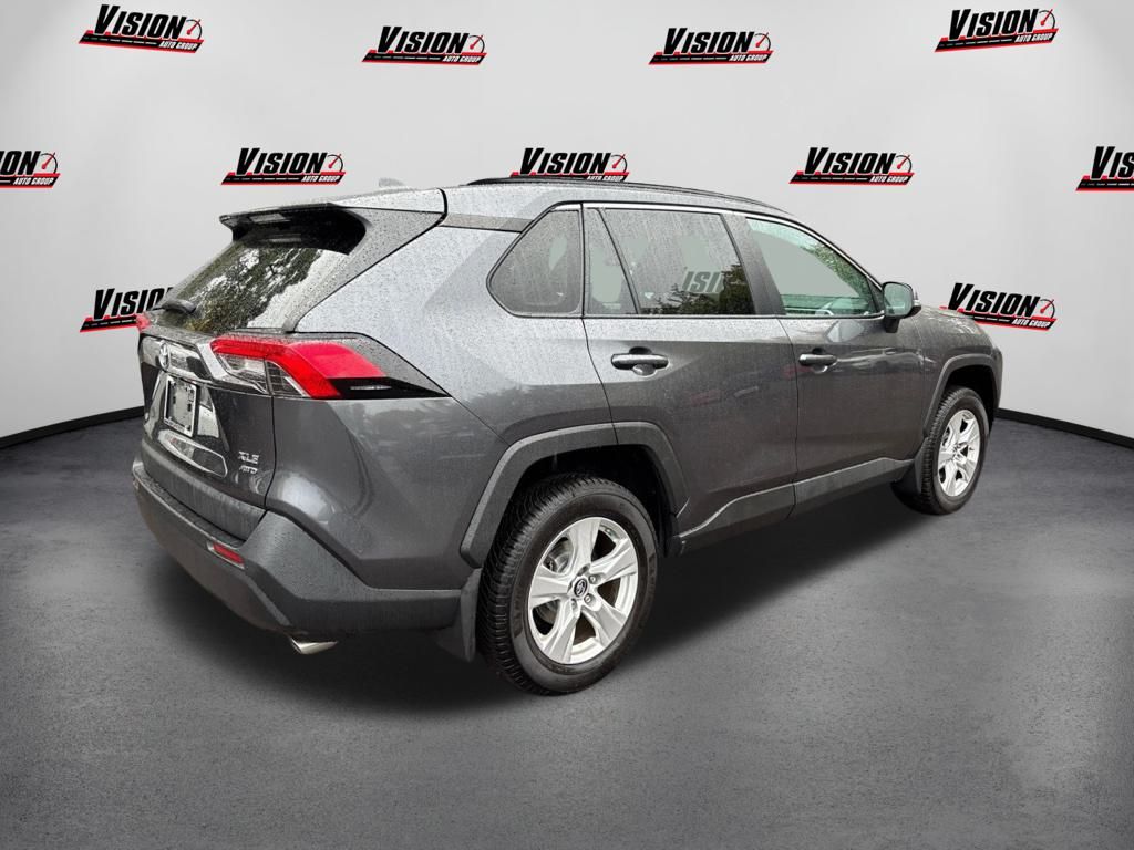 2019 Toyota RAV4 XLE photo 4