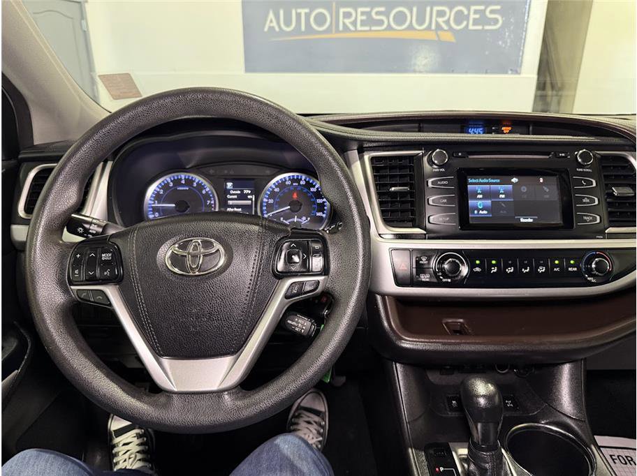 2018 Toyota Highlander LE Sport photo 37