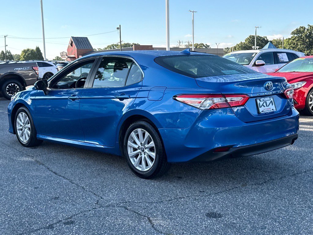 2019 Toyota Camry SE XLE photo 20