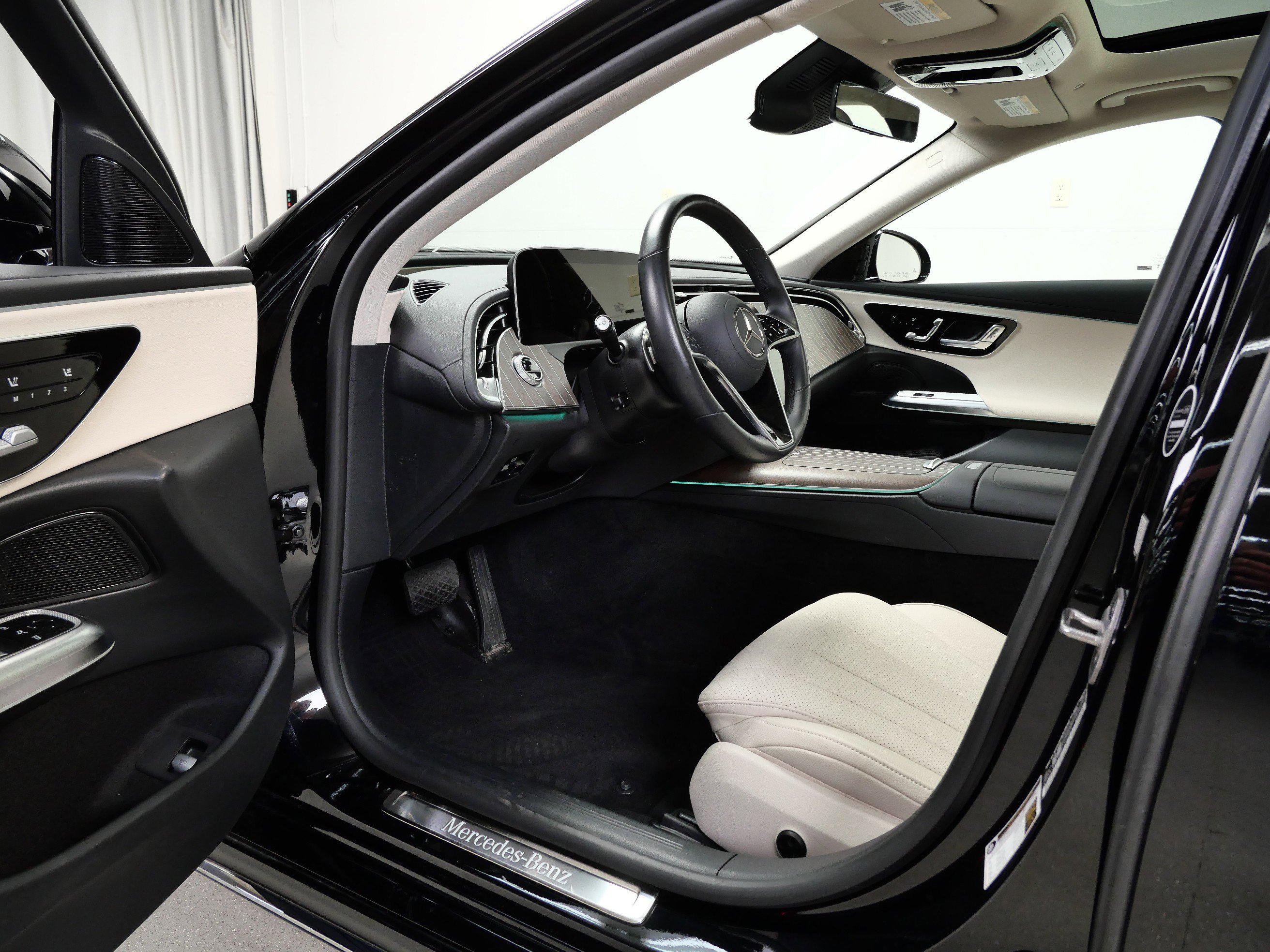 2025 Mercedes Benz E 350 4MATIC photo 12