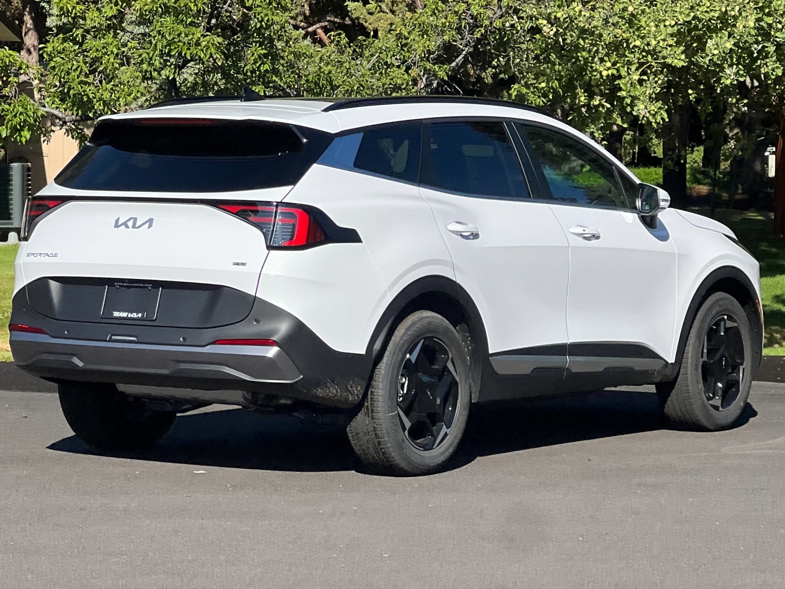 2026 Kia Sportage EX photo 3
