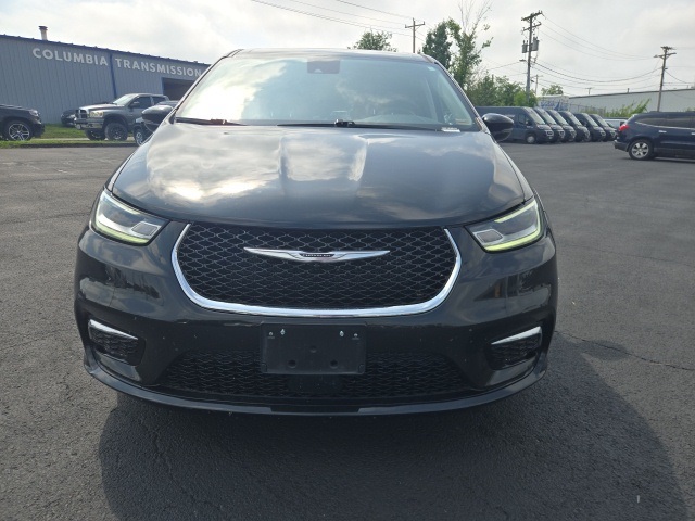 2024 Chrysler Pacifica Hybrid photo 2