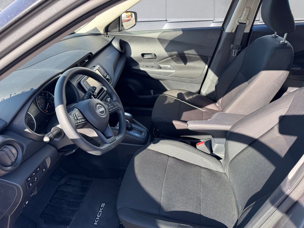 2025 Nissan Kicks Play S photo 7
