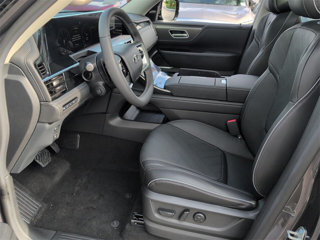 2026 Infiniti QX80 Luxe photo 6