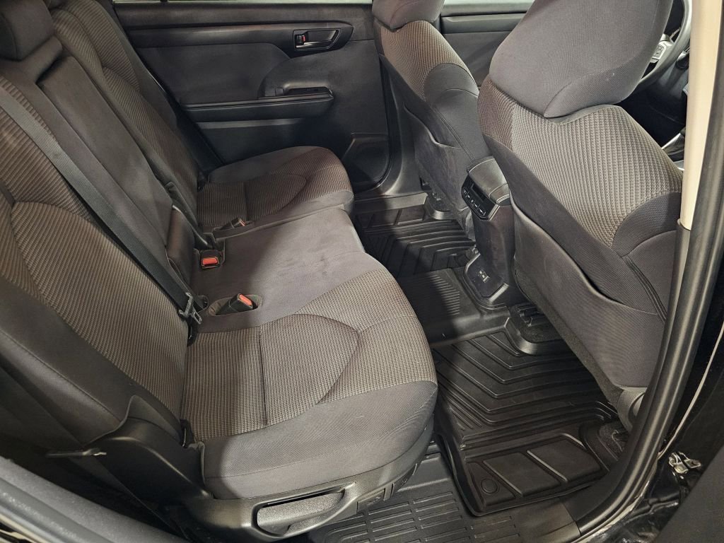 2023 Toyota Highlander L photo 12