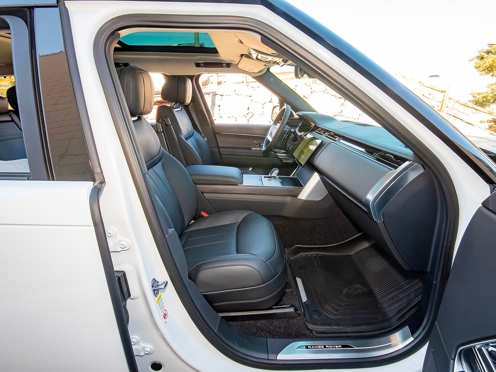 2025 Land Rover Range Rover SE photo 35