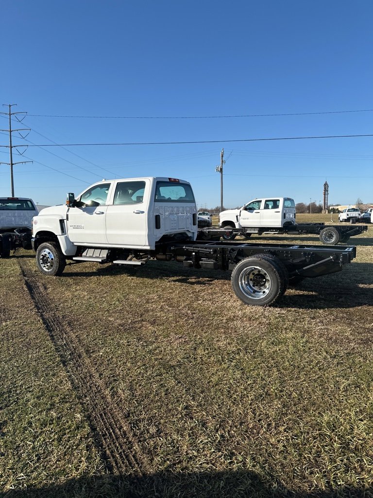 2024 Chevrolet Silverado 6500HD Work Truck photo 4