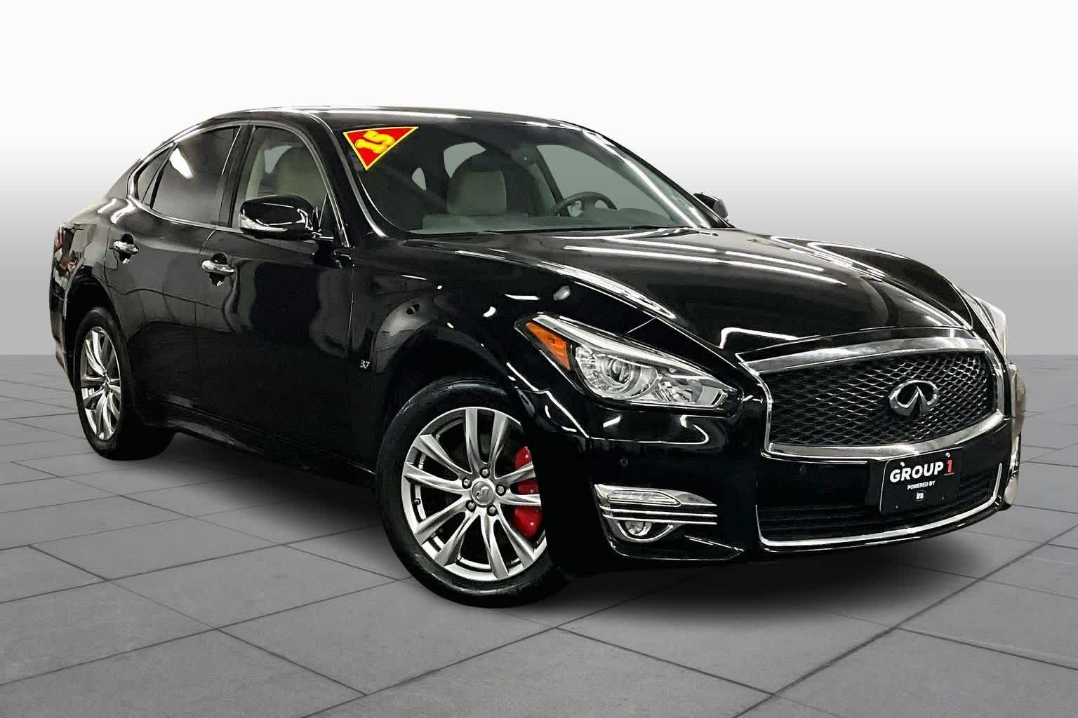 2015 Infiniti Q70 photo 2