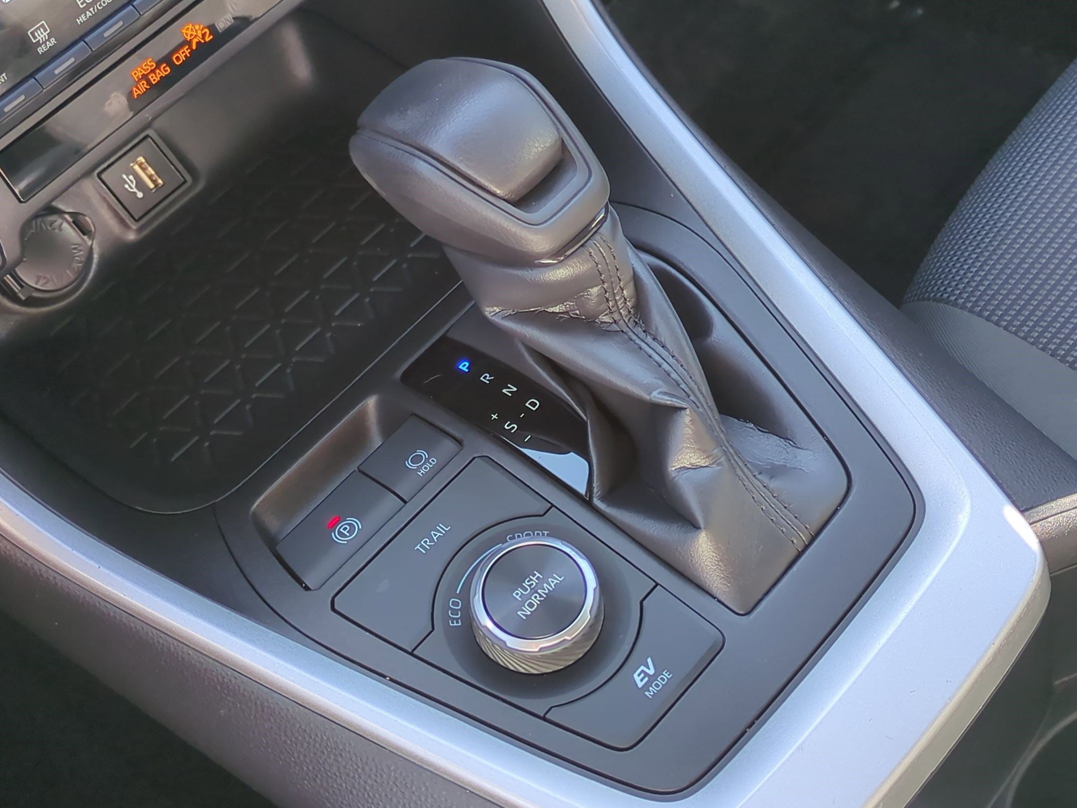 2024 Toyota RAV4 Hybrid LE photo 19