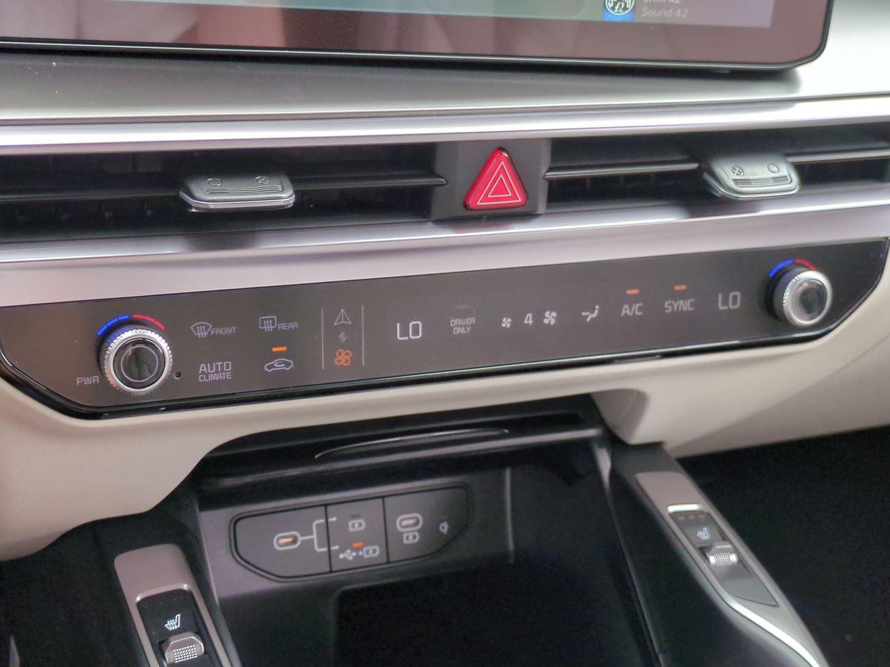 2025 Kia Sorento Plug-In Hybrid EX photo 14