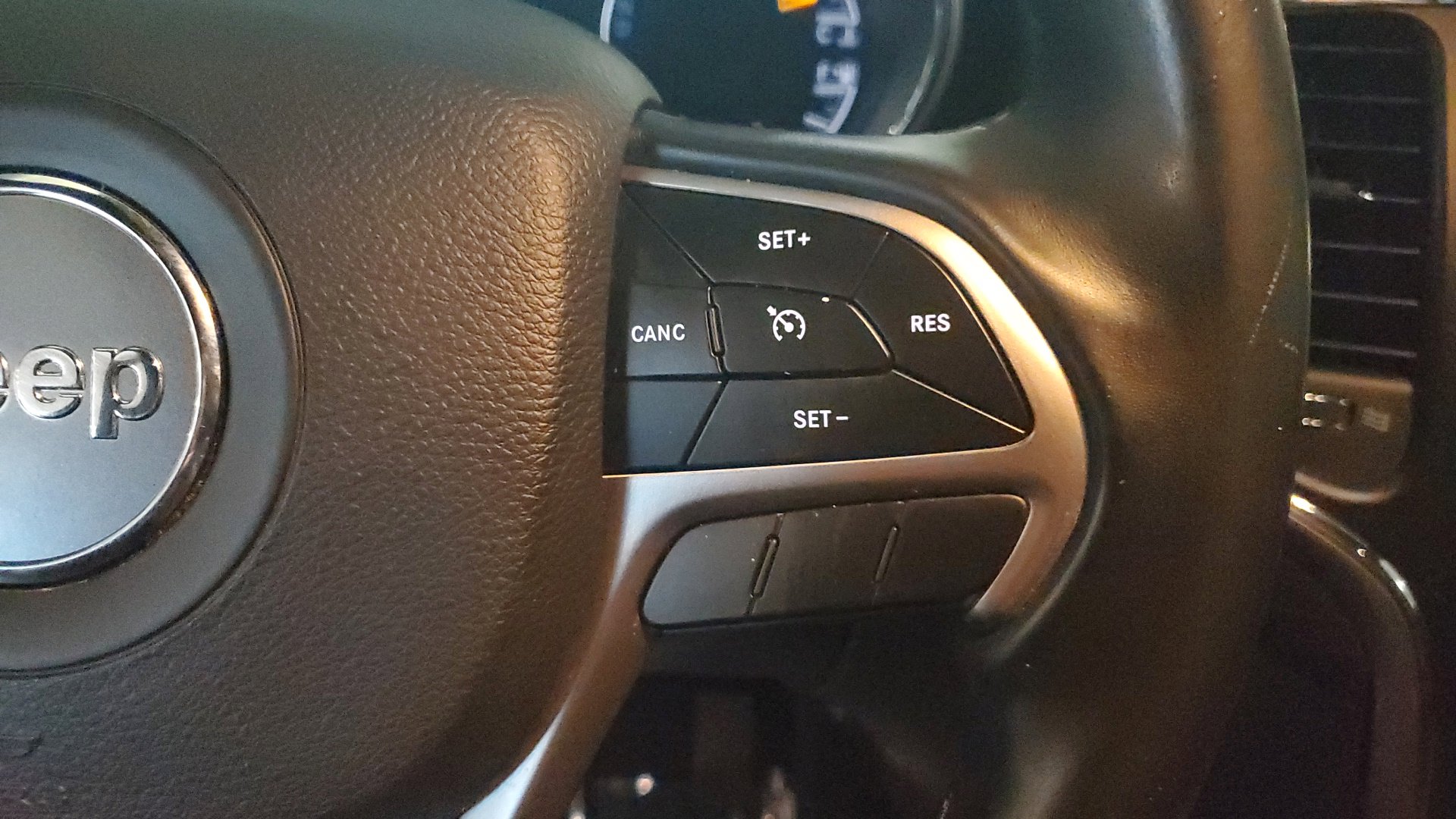 2021 Jeep Grand Cherokee Laredo E photo 24