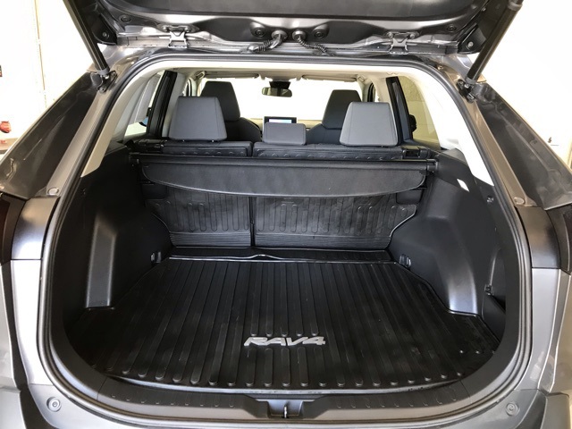 2023 Toyota RAV4 XLE photo 4