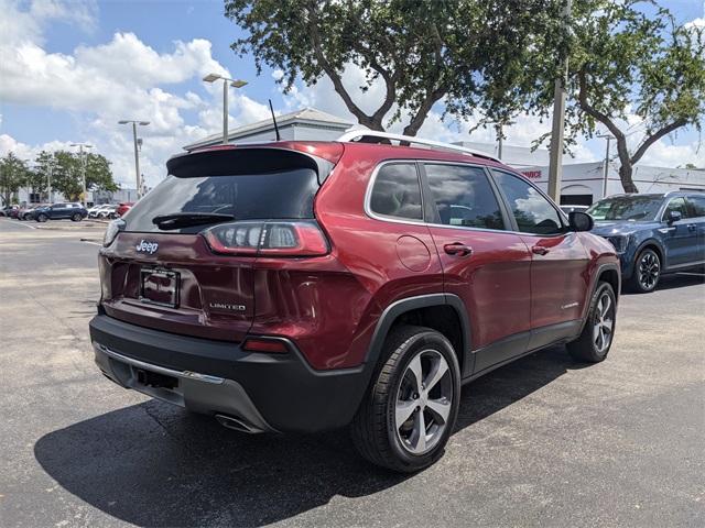 2019 Jeep Cherokee Limited Sport photo 3