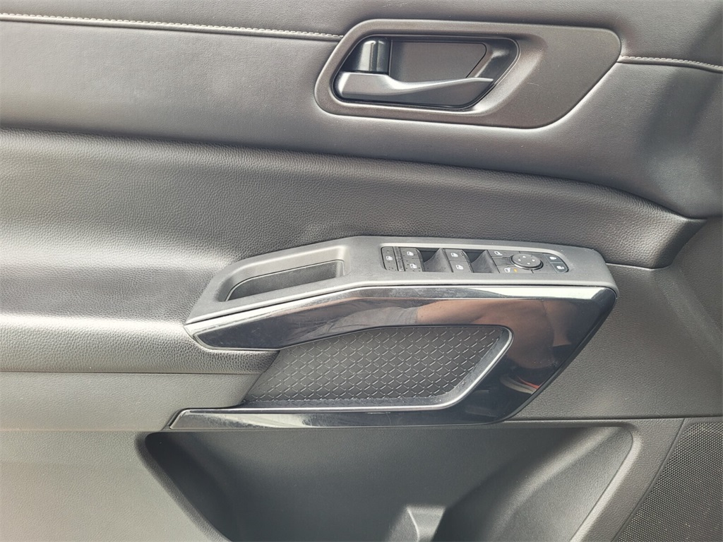 2023 Nissan Pathfinder SV photo 24