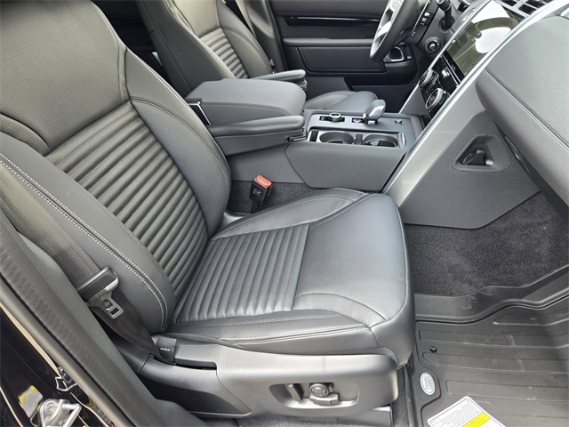 2025 Land Rover Discovery S photo 9