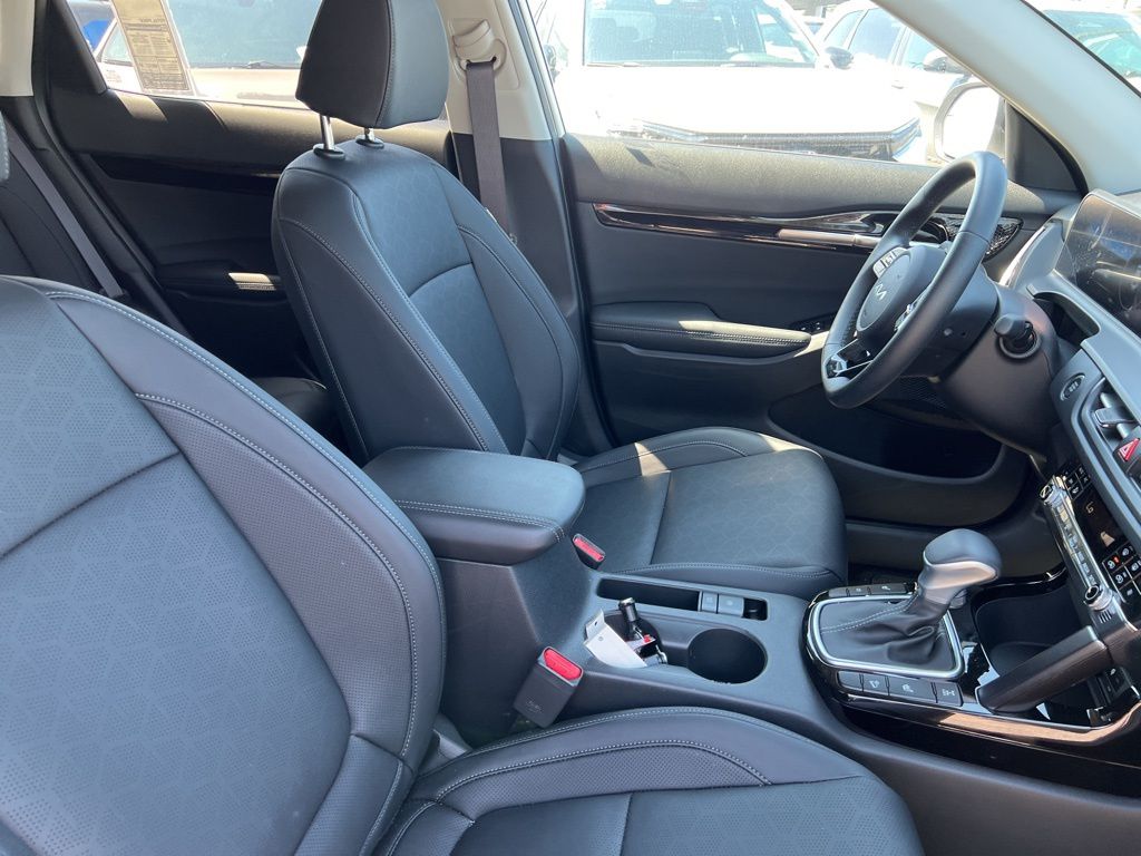 2024 Kia Seltos SX photo 24