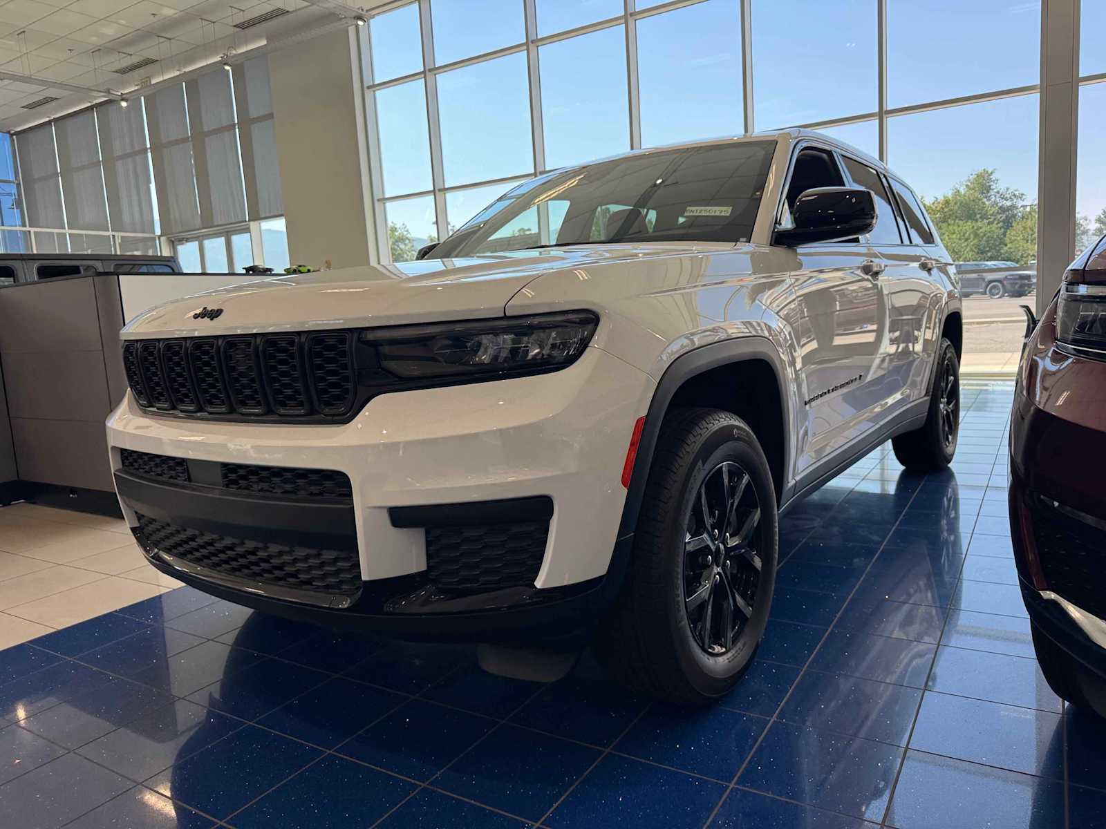 2025 Jeep Grand Cherokee Altitude photo 3