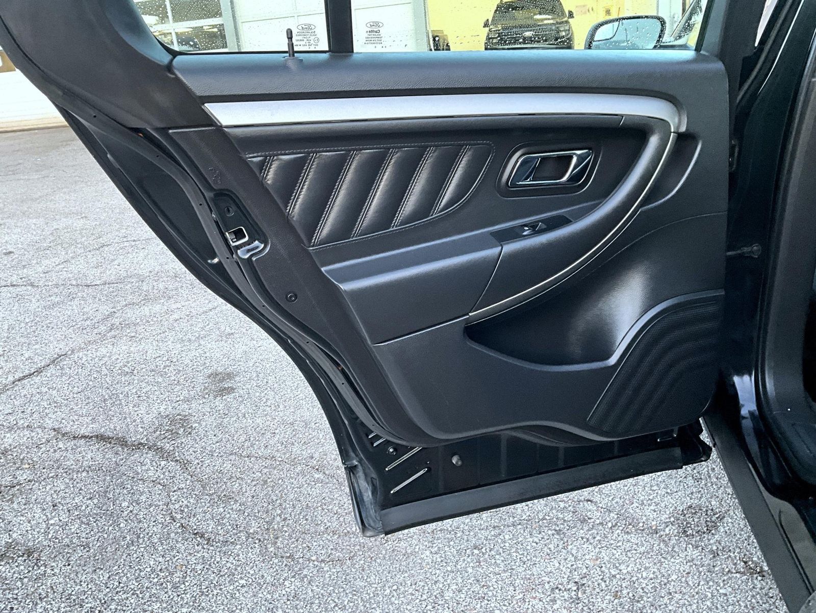 2014 Ford Taurus SEL photo 15
