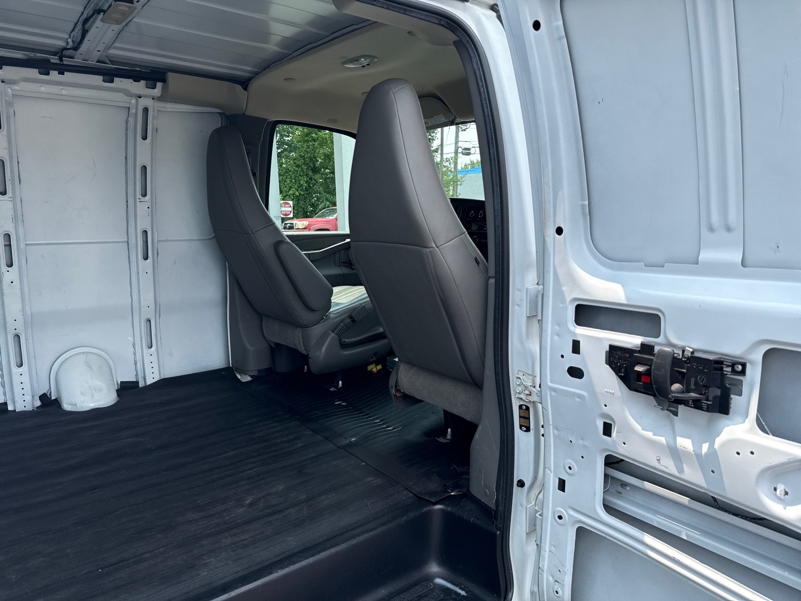 2020 Chevrolet Express 2500 Cargo Work Van photo 23