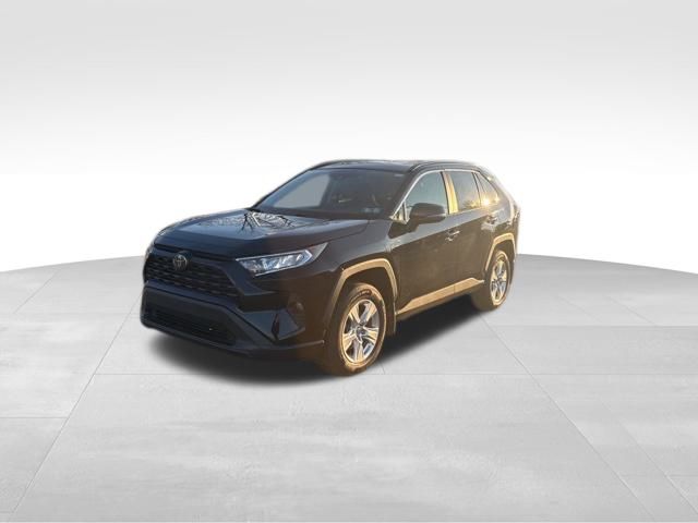 2021 Toyota RAV4 XLE's photo