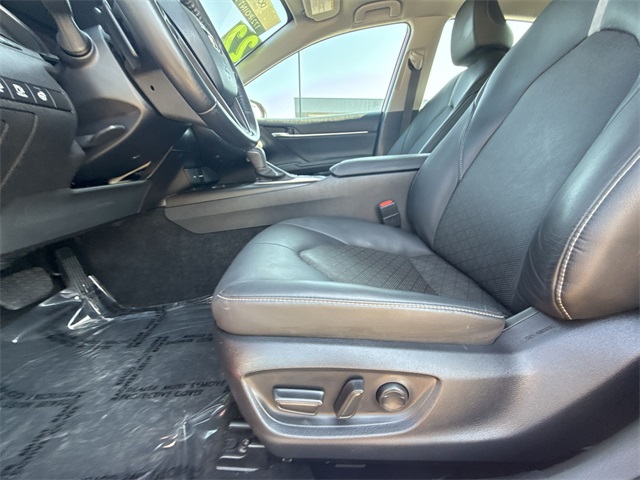 2022 Toyota Camry Hybrid XSE photo 12