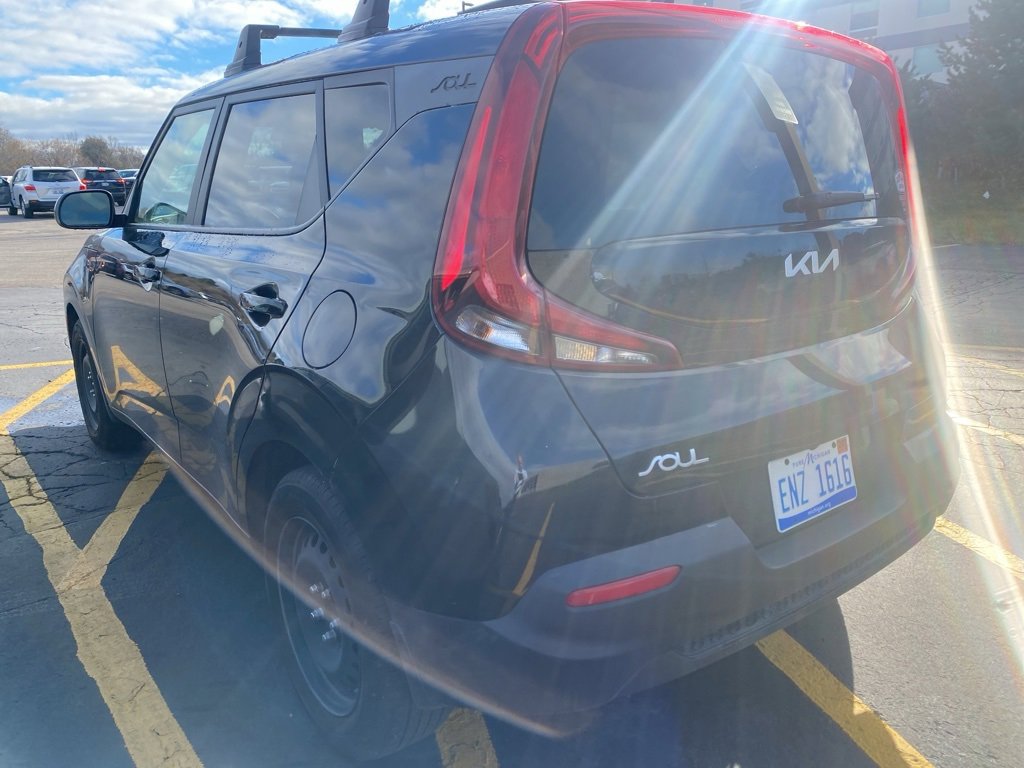 2022 Kia Soul LX photo 2