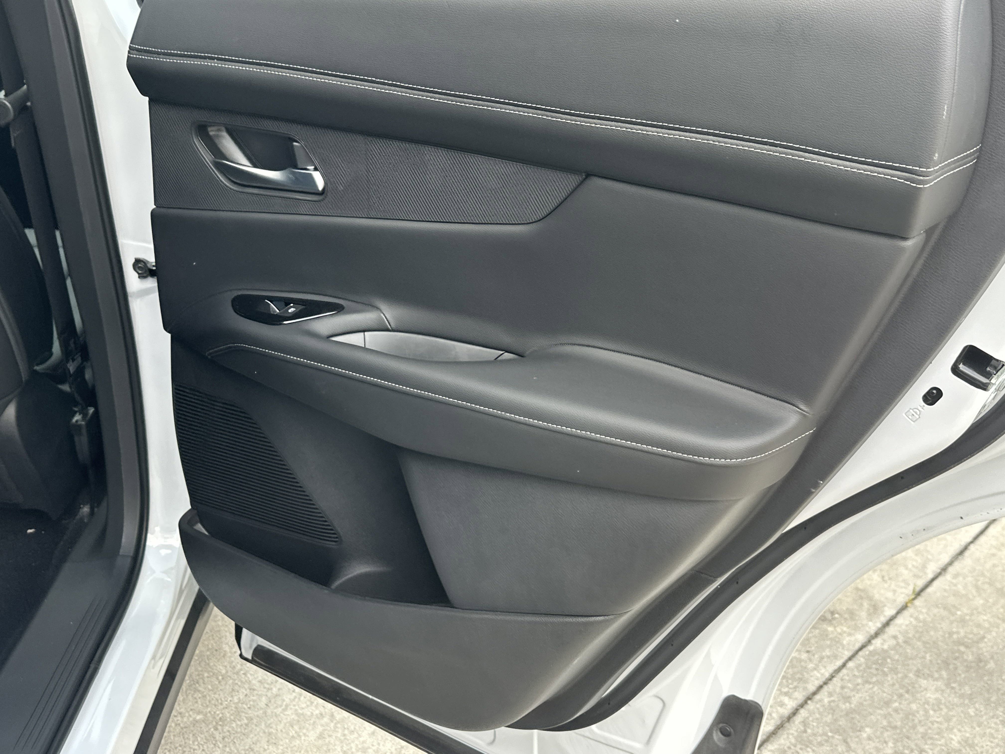 2025 Nissan Murano SL photo 11