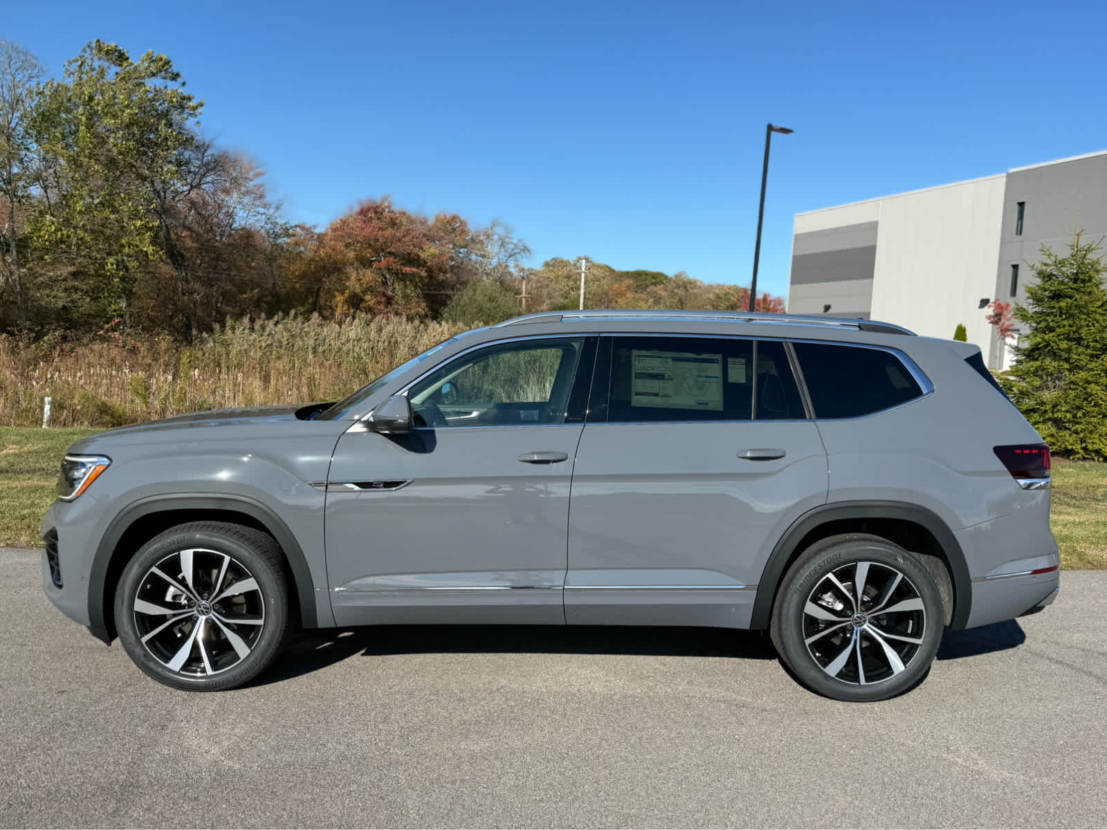 2026 Volkswagen Atlas SEL Premium R-Line photo 3