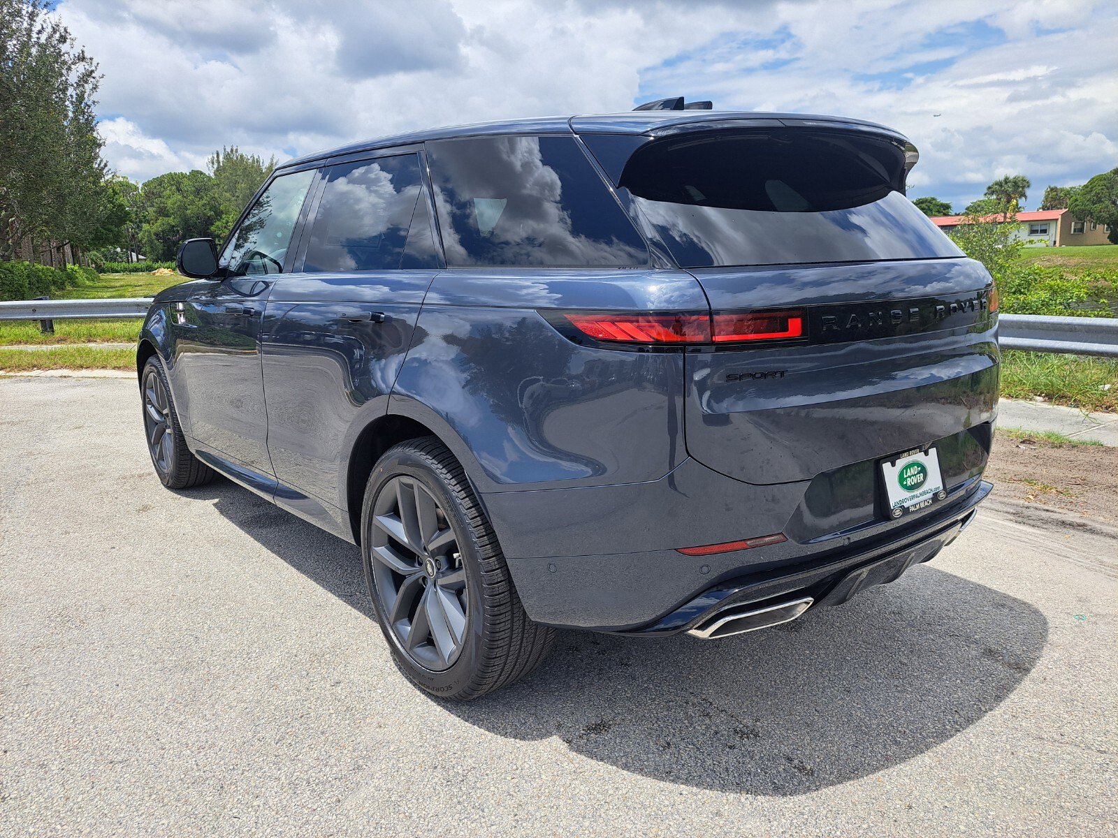 2025 Land Rover Range Rover Sport SE photo 2
