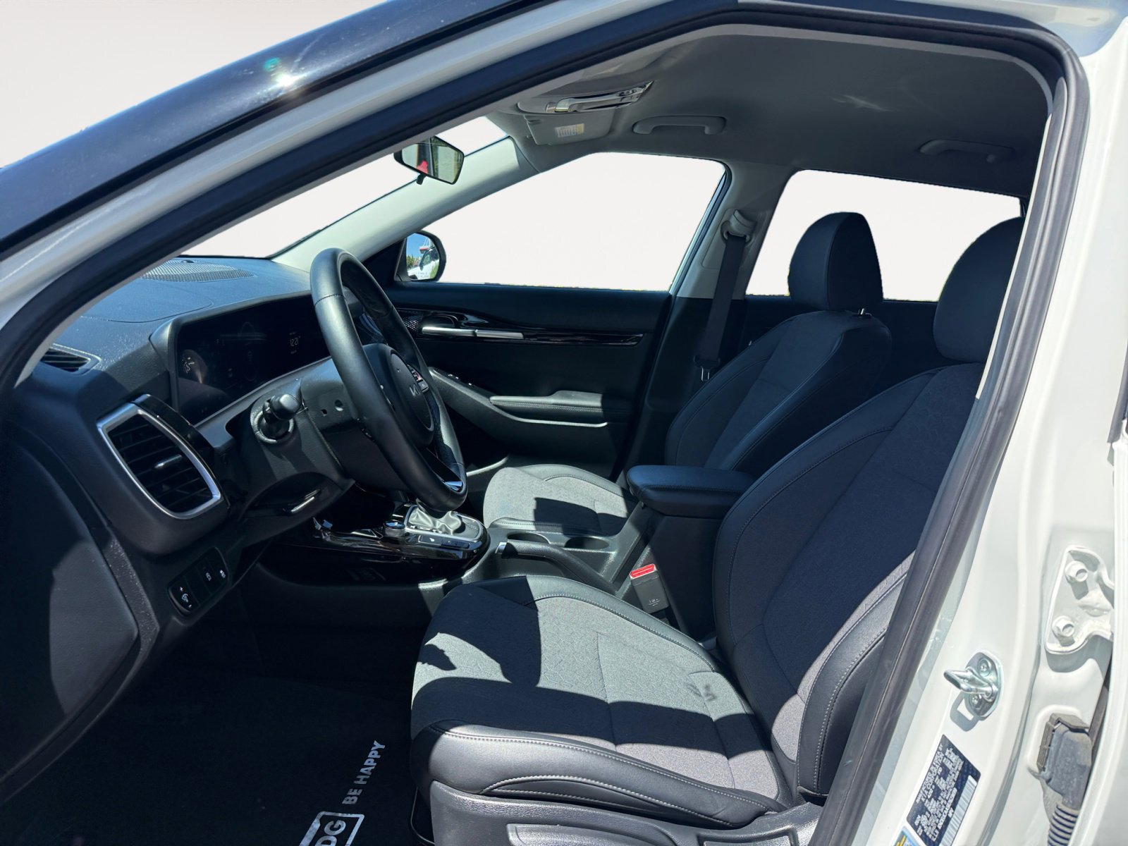 2024 Kia Seltos S photo 6