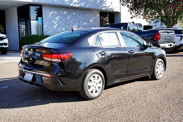 Used 2022 Black Kia S image 7