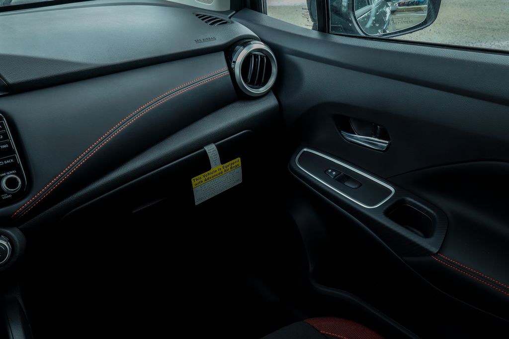 2025 Nissan Versa SR photo 21