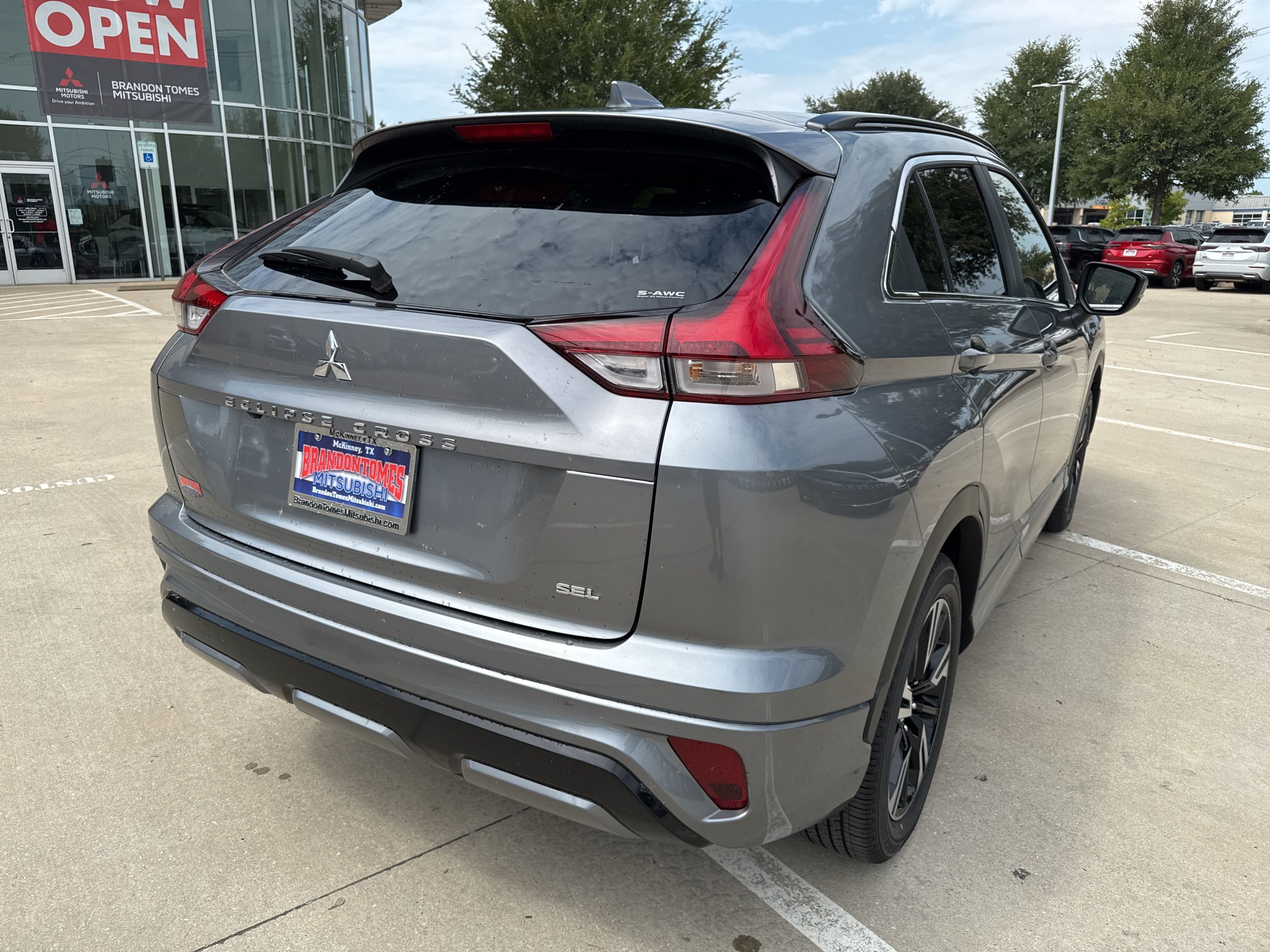 2026 Mitsubishi Eclipse Cross LE photo 3