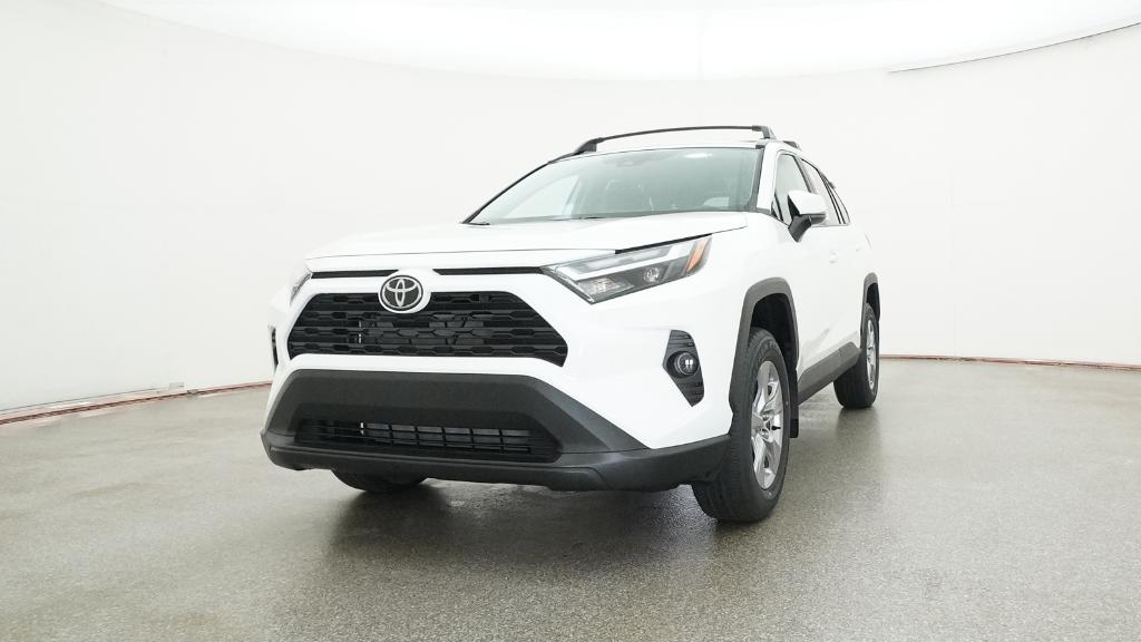 2025 Toyota RAV4 XLE photo 4