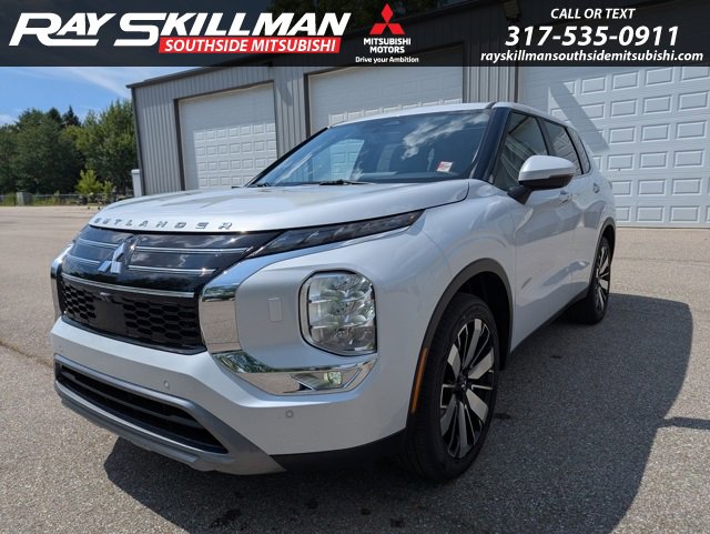 2025 Mitsubishi Outlander SE's photo