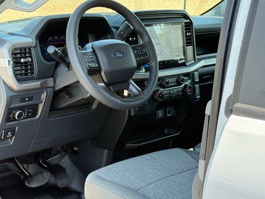 2025 Ford F-150 XL photo 8