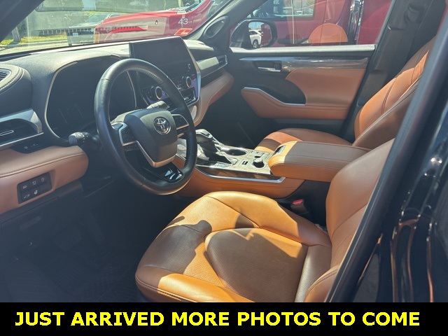 2023 Toyota Highlander Platinum photo 2